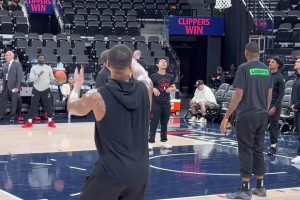 怪不得受伤还能赢三分赛冠军！利拉德热身三分命中真的是离谱